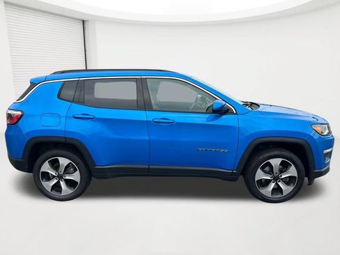 Used 2018 Jeep Compass Latitude w/ Popular Equipment Group AWD/4WD image 4