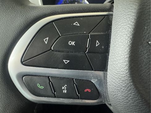 Used 2024 Chrysler Pacifica Touring-L FWD image 13