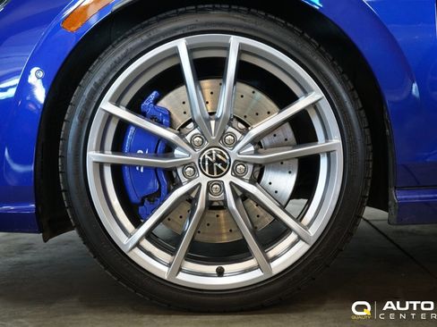 Used 2024 Volkswagen Golf R AWD/4WD image 7