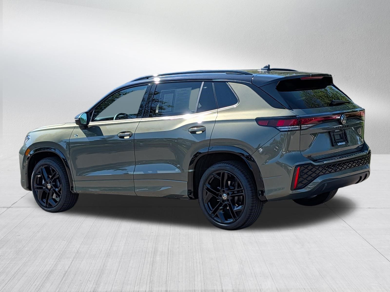 Certified 2026 Volkswagen Tiguan SE R-Line AWD/4WD image 5