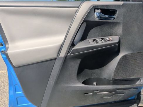Used 2017 Toyota RAV4 XLE FWD image 13