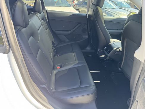 Used 2020 Tesla Model Y Long Range image 15