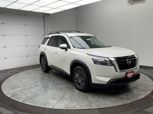 Used 2023 Nissan Pathfinder SV image 30