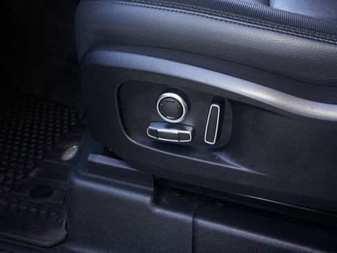 Used 2023 Land Rover Defender 130 X-Dynamic SE image 29