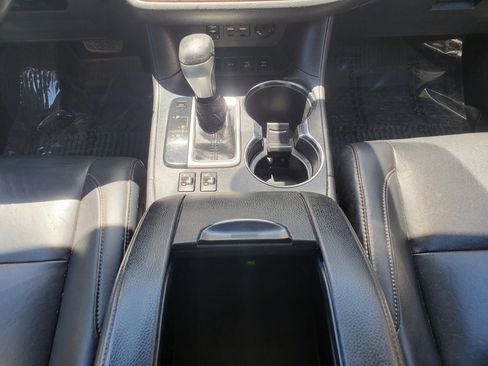 Used 2019 Toyota Highlander XLE AWD/4WD image 38