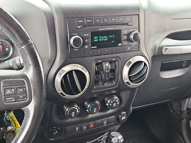 Used 2018 Jeep Wrangler Unlimited Sahara w/ Connectivity Group AWD/4WD image 14