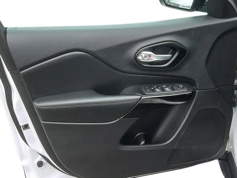 Used 2021 Jeep Cherokee Latitude Plus image 12