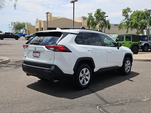 Used 2021 Toyota RAV4 LE FWD image 5