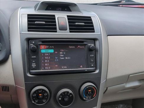 Used 2013 Toyota Corolla LE FWD image 12