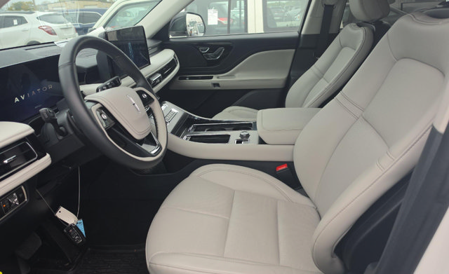 Used 2026 Lincoln Aviator AWD image 5