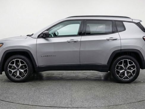 Used 2025 Jeep Compass Limited image 5