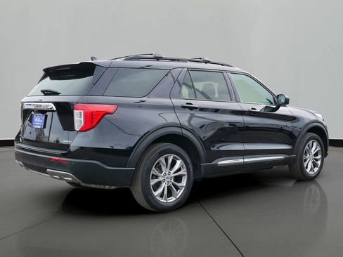 Certified 2022 Ford Explorer XLT w/ Equipment Group 202A image 3
