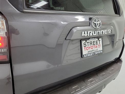 Used 2022 Toyota 4Runner SR5 Premium w/ Moonroof Package AWD/4WD image 19
