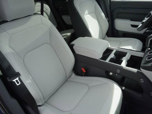 New 2025 Land Rover Defender 110 S image 24