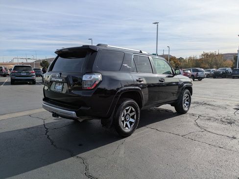 Used 2017 Toyota 4Runner SR5 image 3