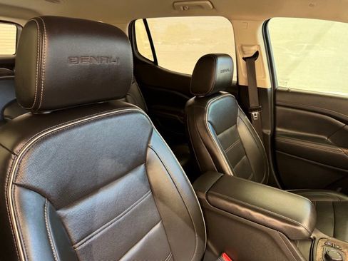 Used 2021 GMC Acadia Denali w/ Denali Technology Package FWD image 12