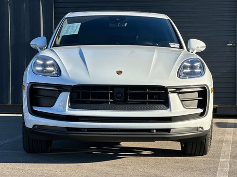 Used 2025 Porsche Macan Base image 11