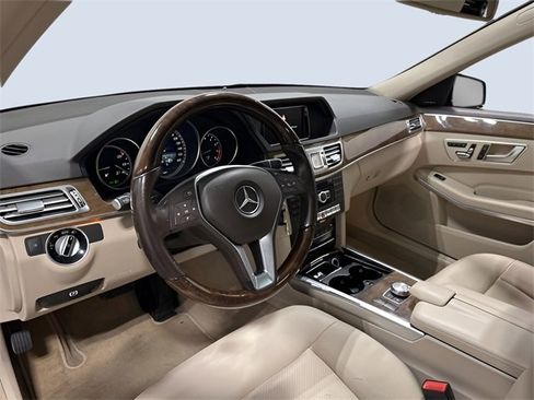 Used 2014 Mercedes-Benz E 350 4MATIC Sedan image 14