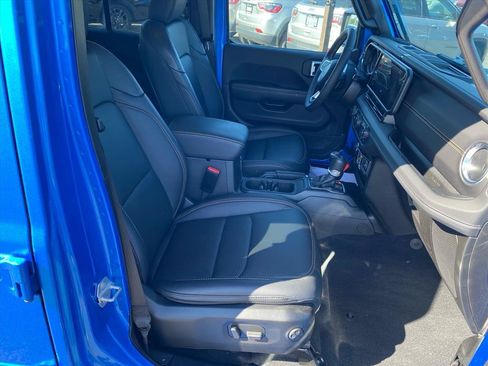 Used 2025 Jeep Wrangler Unlimited Sahara AWD/4WD image 26