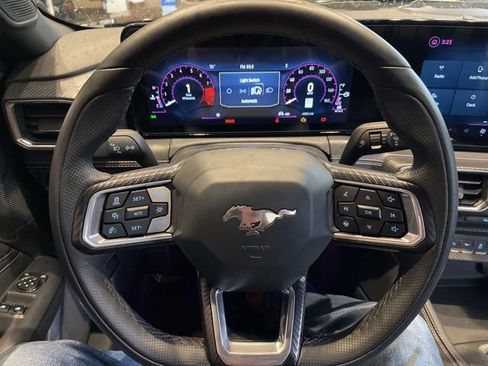 Used 2025 Ford Mustang GT Premium RWD image 5