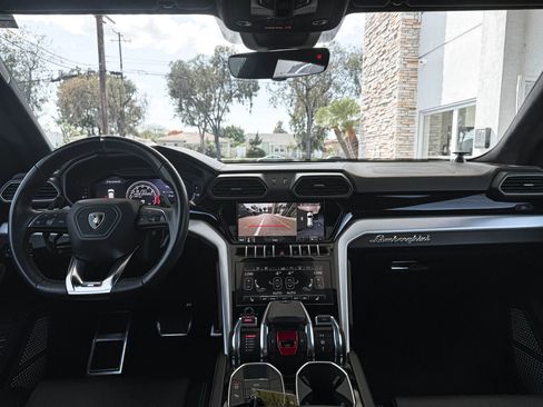 Used 2021 Lamborghini Urus image 27