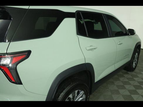 Used 2026 Chevrolet Equinox LT FWD image 19