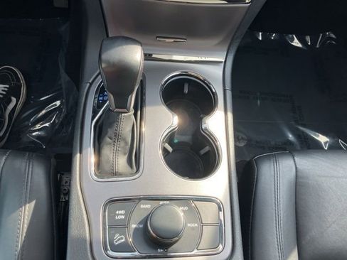 Used 2020 Jeep Grand Cherokee Limited X image 16