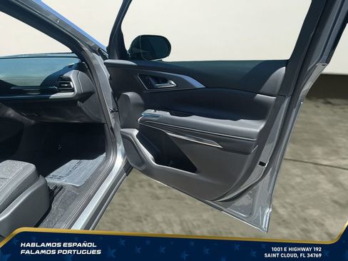Certified 2026 Chevrolet Traverse LT w/ Driver Confidence Package FWD image 33