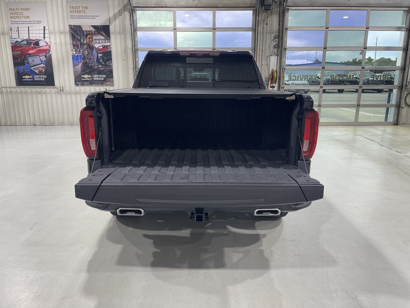 Used 2024 GMC Sierra 1500 AT4 w/ Technology Package AWD/4WD image 16