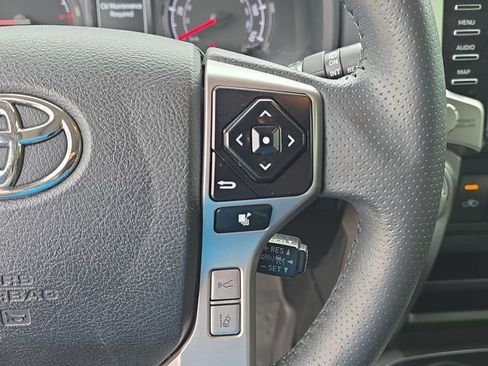 Used 2022 Toyota 4Runner SR5 Premium w/ Moonroof Package AWD/4WD image 18