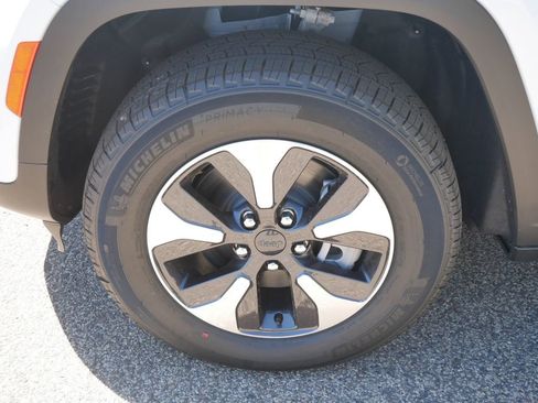 New 2025 Jeep Grand Cherokee Limited 4xe image 12