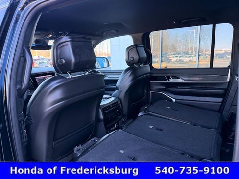 Used 2024 Jeep Wagoneer L Series II w/ Flexible Seating Group image 32