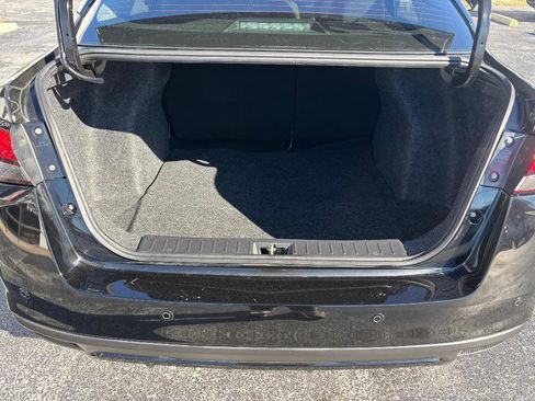 Used 2021 Nissan Versa SR w/ Convenience Package image 24