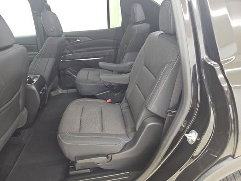 Used 2025 Chevrolet Traverse LT image 5