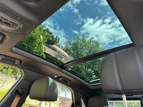 New 2024 Bentley Bentayga image 29