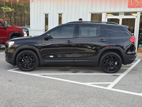 Used 2021 GMC Terrain SLE w/ Driver Convenience Package image 3