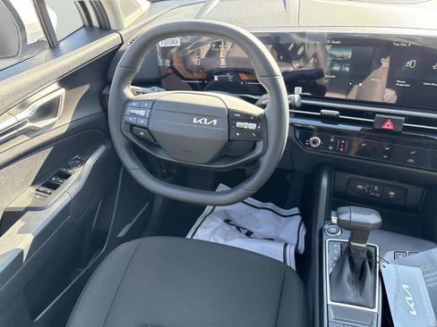 New 2026 Kia Sportage LX image 13