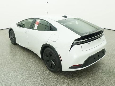 New 2026 Toyota Prius Plug-In Hybrid FWD image 5