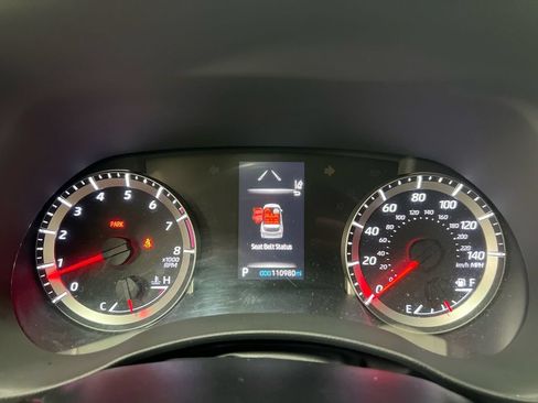Used 2022 Toyota Highlander LE AWD/4WD image 12