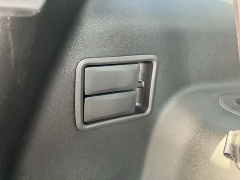Used 2018 GMC Acadia SLT AWD/4WD image 33