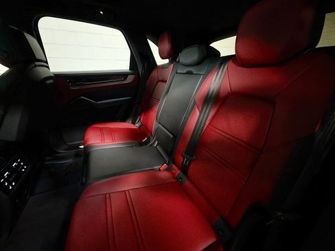 Certified 2024 Porsche Cayenne AWD/4WD image 21