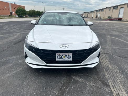 Used 2023 Hyundai Elantra SEL w/ Convenience Package FWD image 3