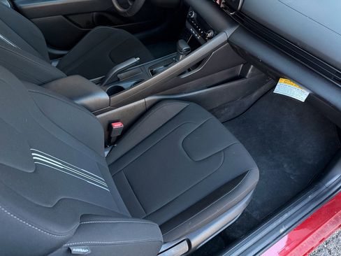 Used 2025 Hyundai Elantra Blue image 22