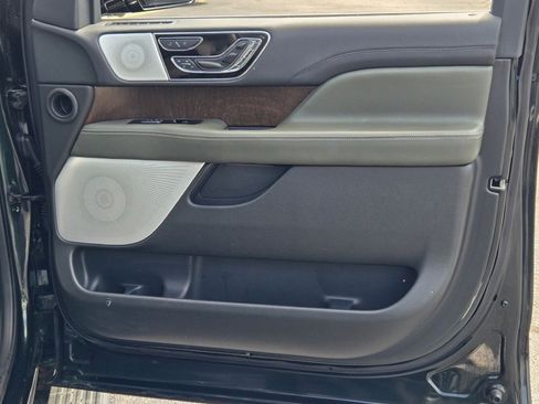 Used 2023 Lincoln Navigator Black Label image 4