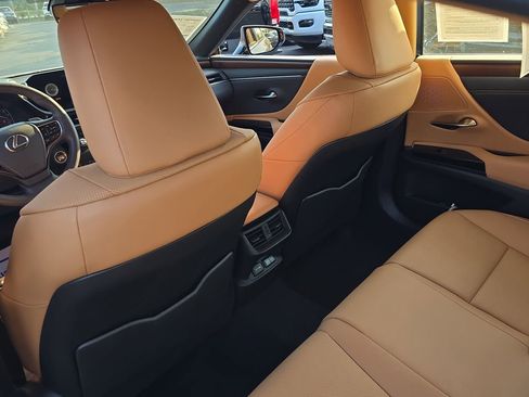 Used 2024 Lexus ES 350 w/ Premium Package image 12