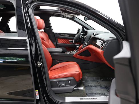Used 2022 Bentley Bentayga AWD/4WD image 99