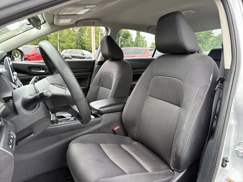 Used 2024 Nissan Altima 2.5 SV FWD image 14