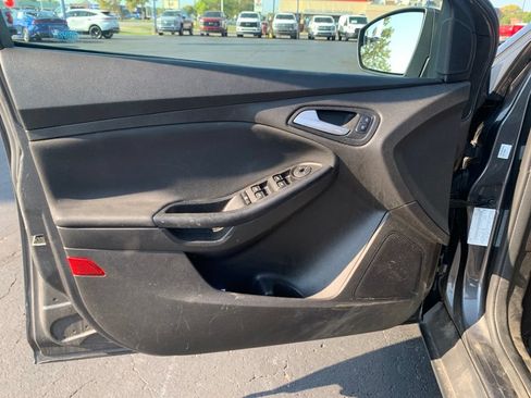 Used 2017 Ford Focus SE FWD image 30