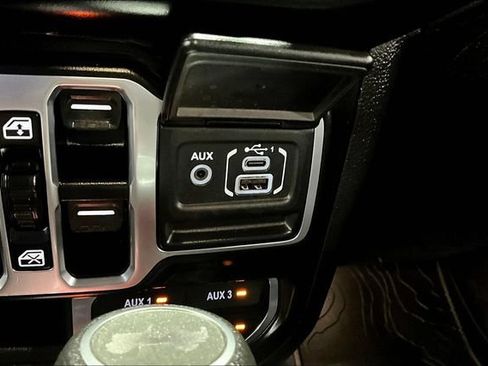 Used 2021 Jeep Wrangler Unlimited Sahara AWD/4WD image 16