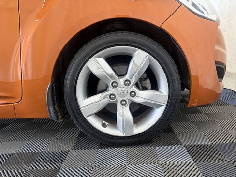Used 2013 Hyundai Veloster FWD image 21